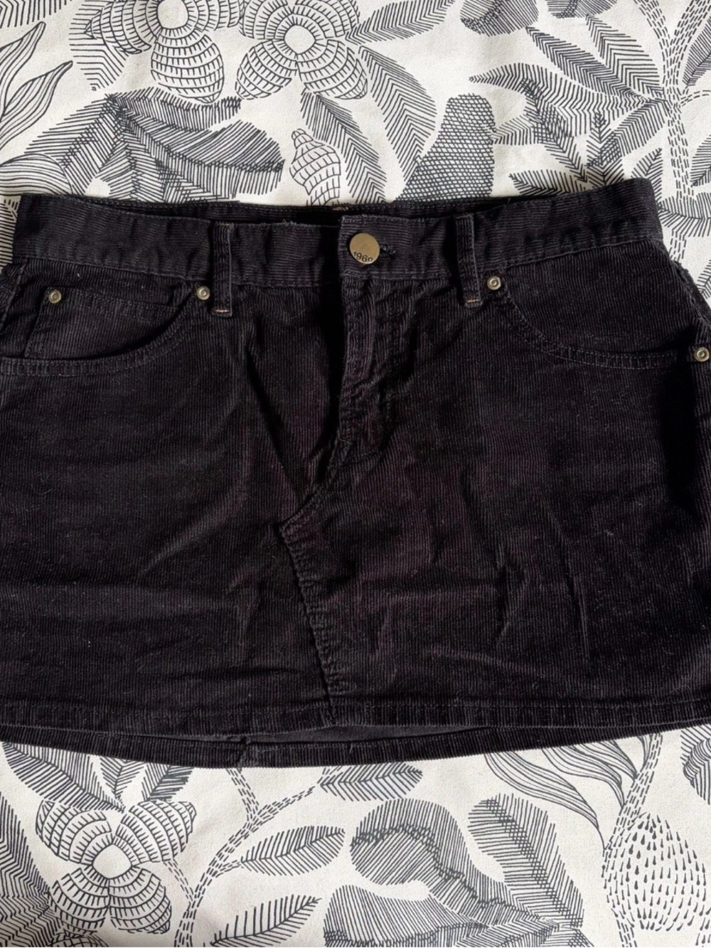 Gap 1969 Women's Black Corduroy Mini Skirt Pockets Zip Closure Size 25/0